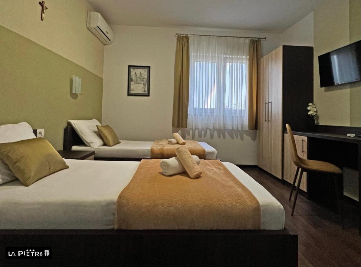 La Pietra Family Hotel Меджугорье Номер фото