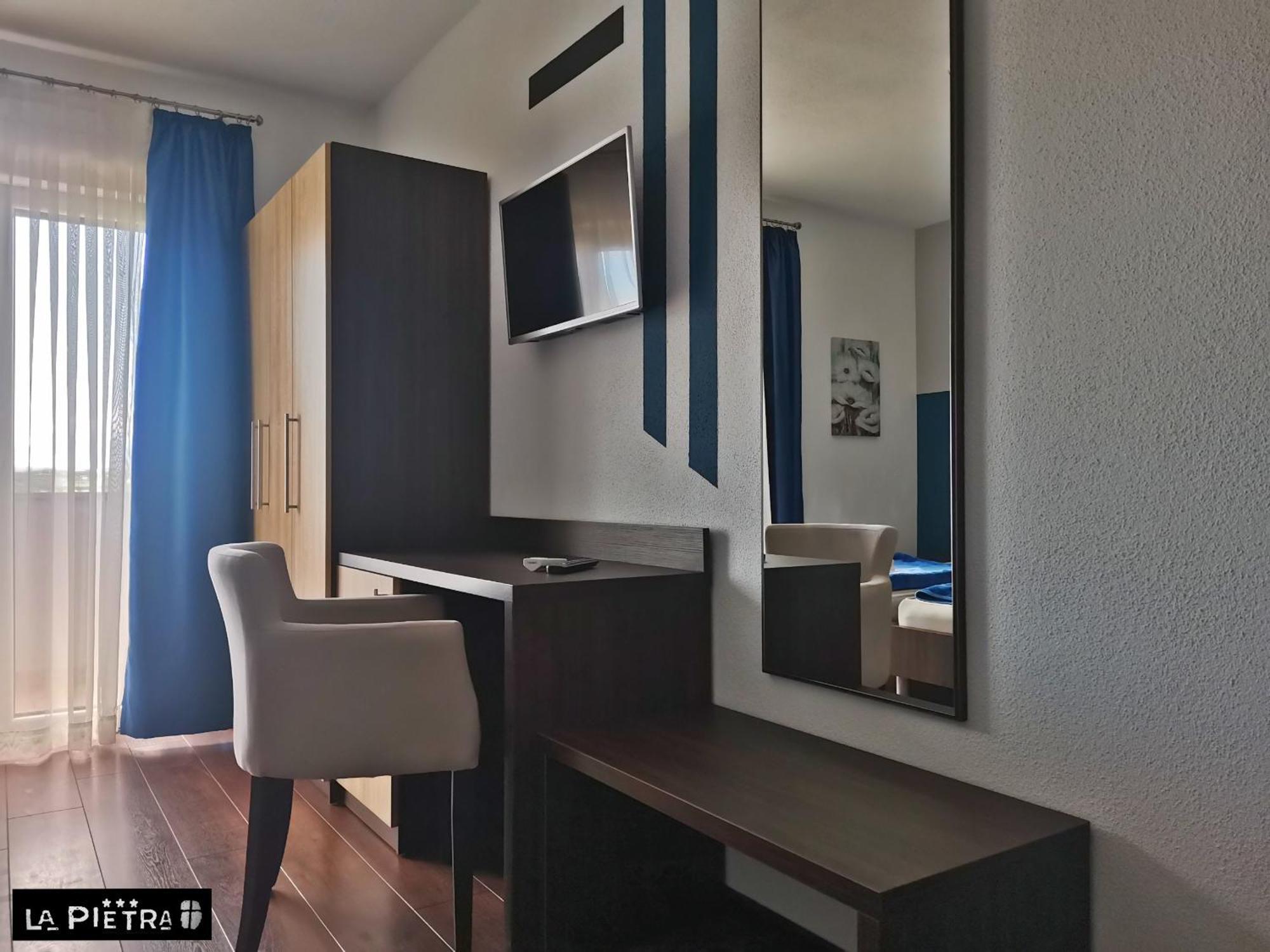 La Pietra Family Hotel Меджугорье Номер фото